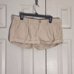 Abercrombie and Fitch White shorts